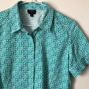 Short-sleeve patterned button-up Talbots blouse | size 10